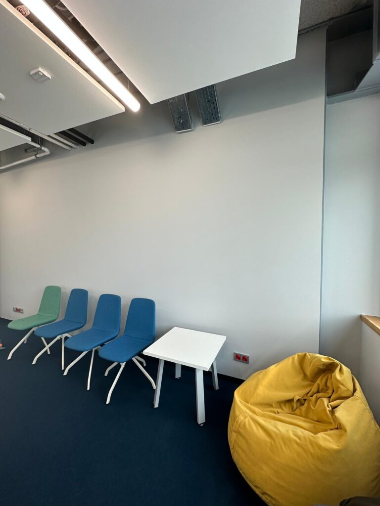 Modernizacja sali konferencyjnej - Centrum Nauki Kopernik - usługi remontowo budowlane na terenie całej Polski PaketPro